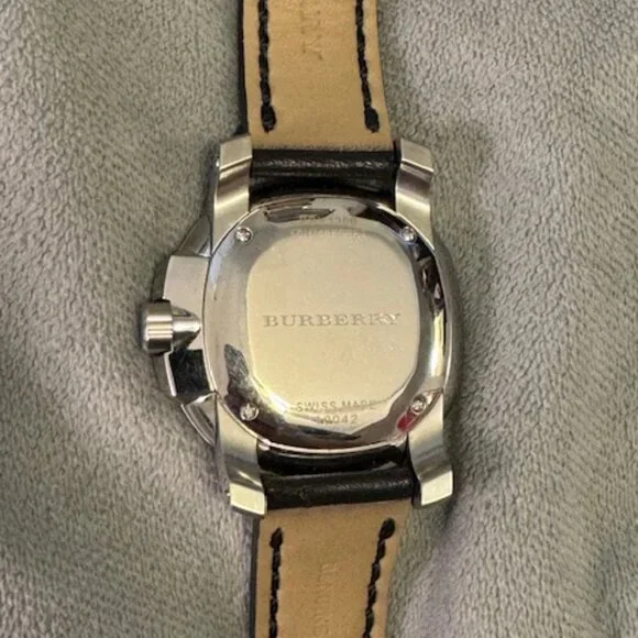 Burberry 'The Britain' Watch - Pristine Condition - Picture 3 of 4